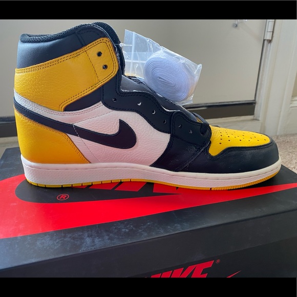 Air Jordan 1 Retro High OG - Picture 3 of 7